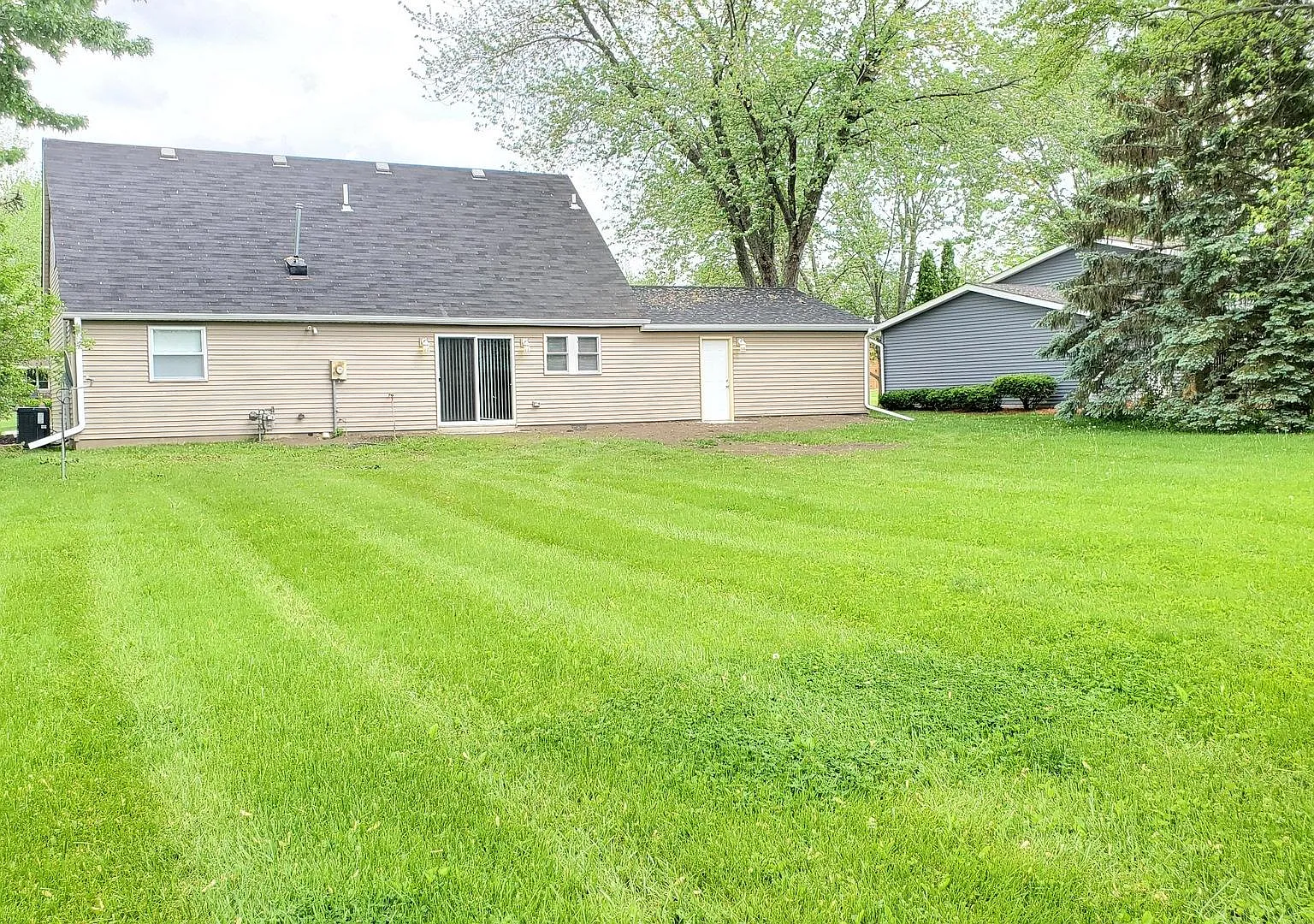 4 bed, 1850 sqft, $2,650 — Photo 3