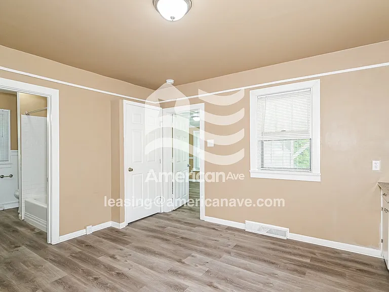 1457490_005_dining_room_5.jpg