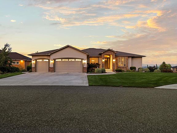 2nd image of 610 Lago Vista Dr