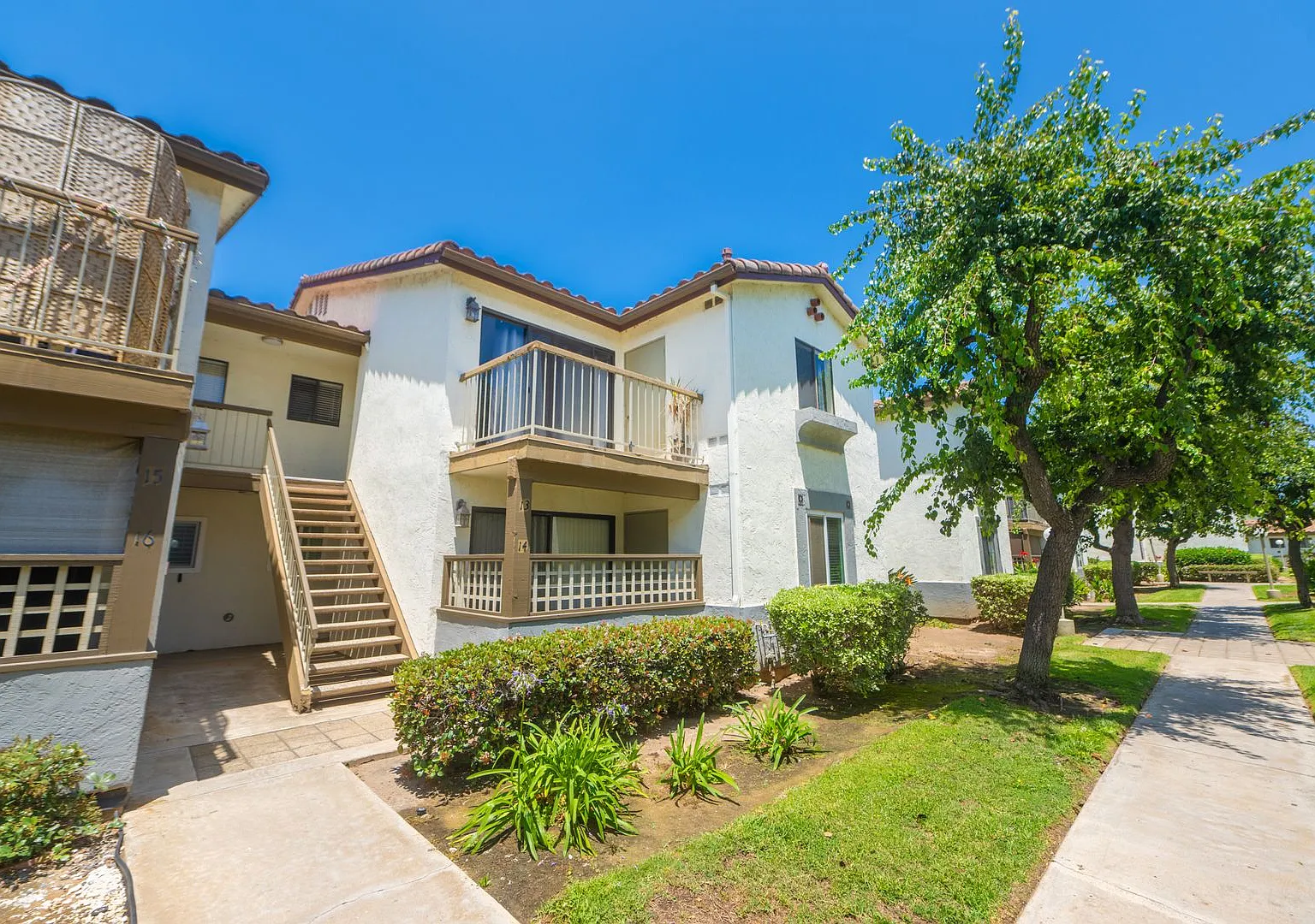3550 Sunset Lane Unit 13 — Photo 2