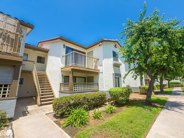 3550 Sunset Ln #13 — Photo 2