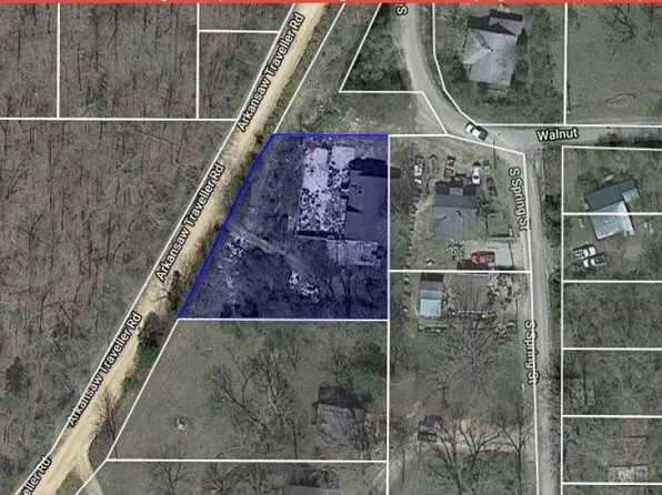 19 S Spring St, Highland, AR 72542