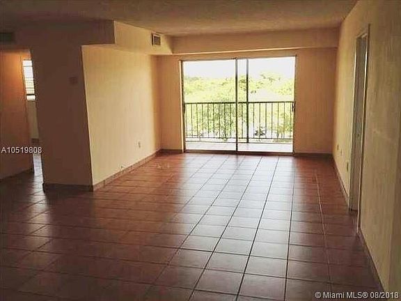 3rd image of 1250 NE 125th St APT 401