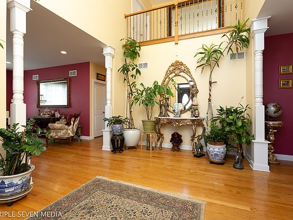 4th image of 5157 N Canfield Ave