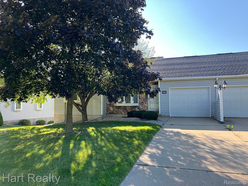 1st image of 4864 Valley Dr #85