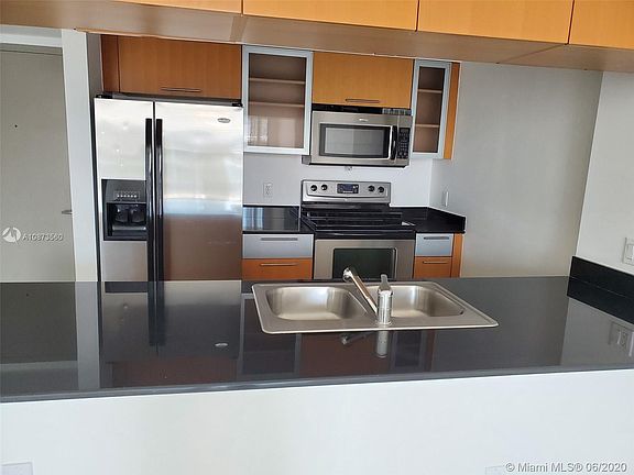 5th image of 1750 N Bayshore Dr APT 3904