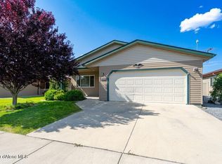 8699 W Sawtooth St, Rathdrum, ID 83858