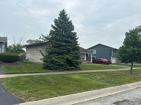 3rd image of 17919 Normandy Ln
