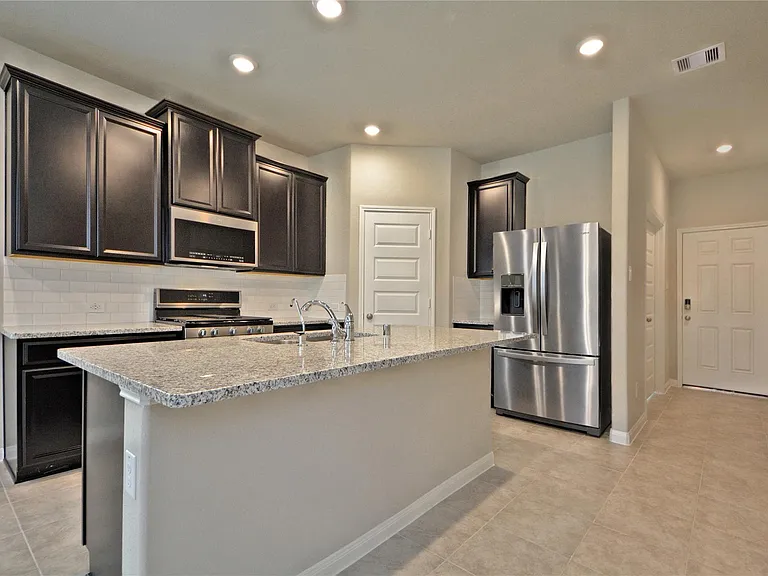 1015 Modesto Dr — Photo 13