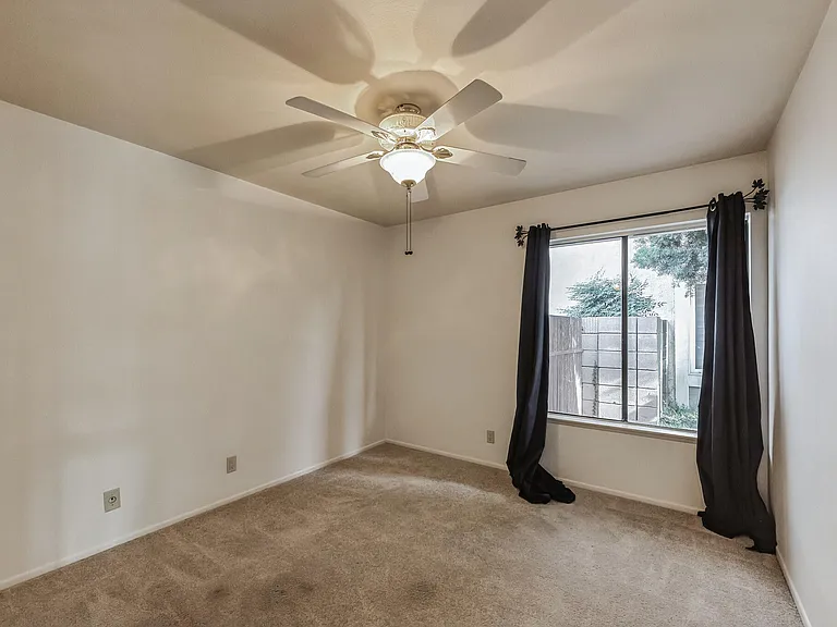 24321 Peacock St — Photo 17