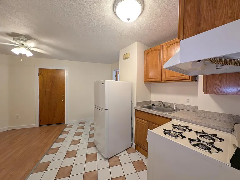3 Holland St #4 — Photo 3