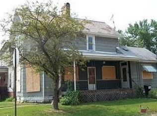 303 W 3rd St, Uhrichsville, OH