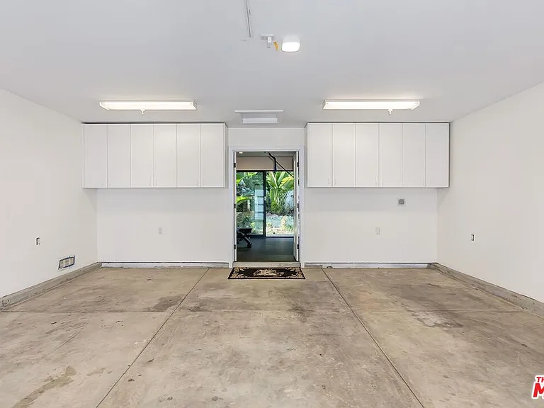 2841 Montcalm Ave — Photo 55