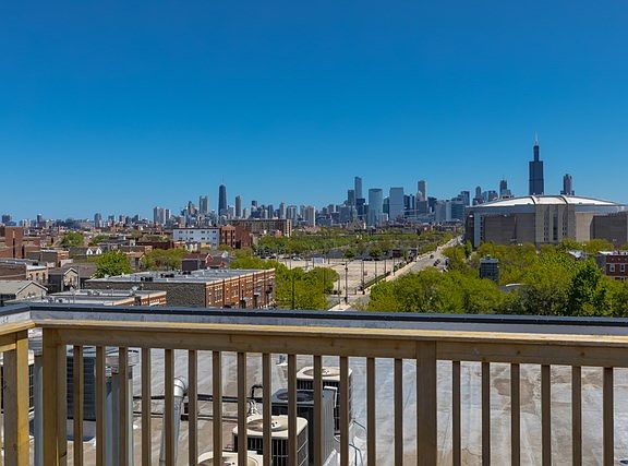 2nd image of 1 S Leavitt St Unit 310