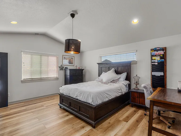 4476 SW Salmon Pl — Photo 15