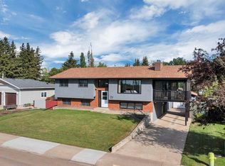 27 N Warwick Dr, Red Deer, AB T4N6L4