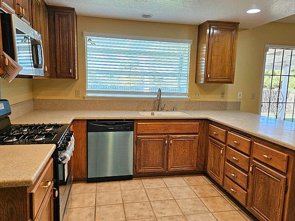 5th image of 13742 Greenwood Pl