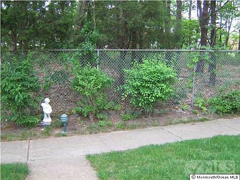 4th image of 882A Balmoral Ct