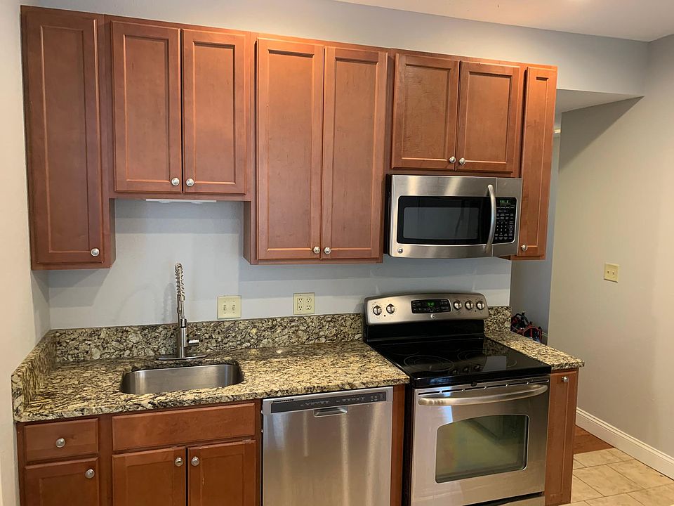 1st image of 461 Laurel St Floor 2