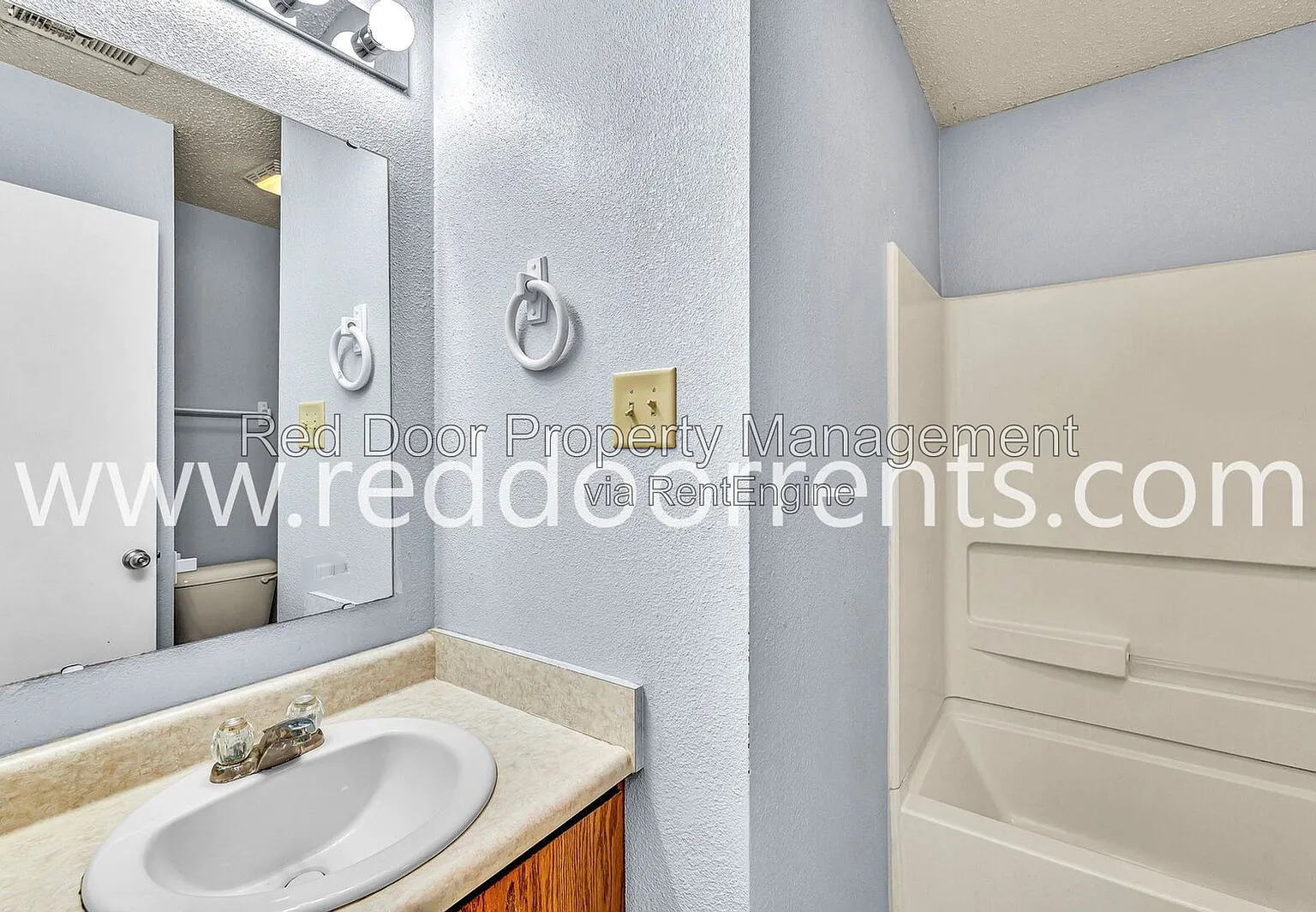 3 bed, 2.0 bath, 1208 sqft, $1,695 — Photo 3