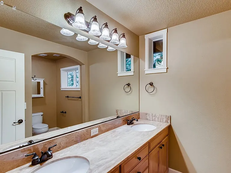 1402 Parrish St — Photo 6