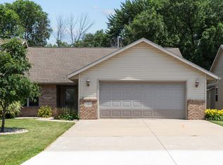 1185 Blakes Way, Menasha, WI 54952
