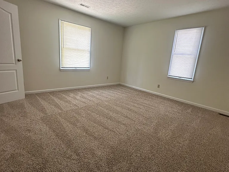 1111 S Park Ave — Photo 16