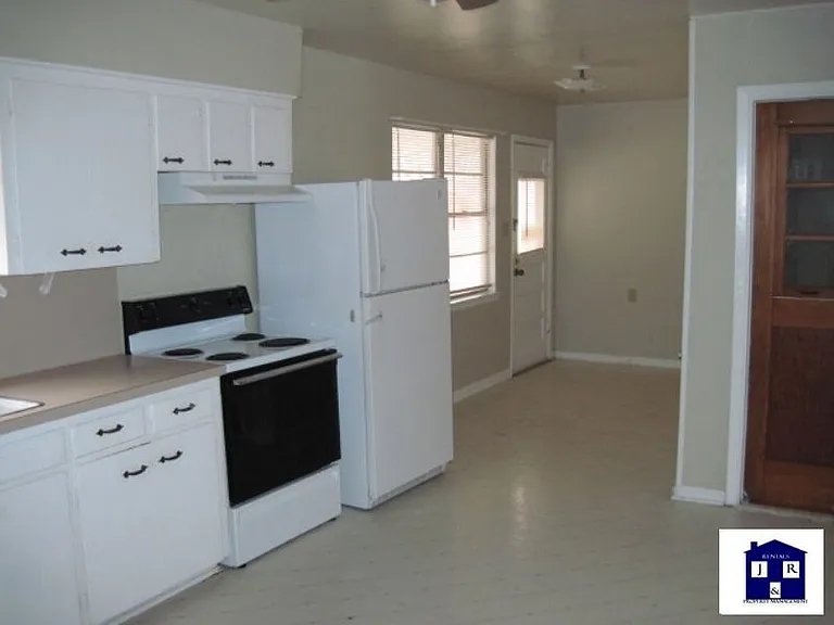 2107 Brantley Ave — Photo 6