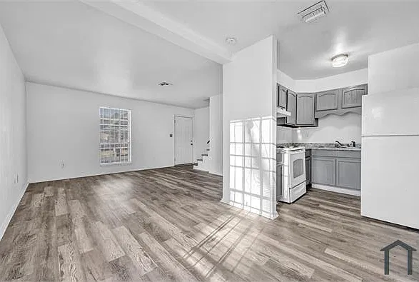 2 bed, $850 — Photo 3