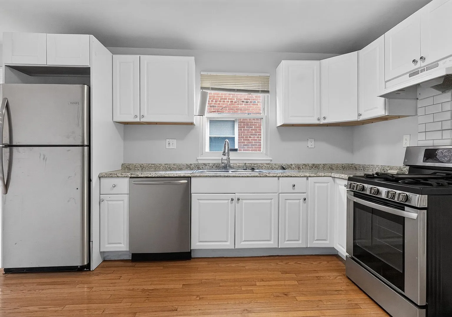 Beautiful 3BR Single-Family Home with Spacious Yard Near Fort Totten — Photo 2