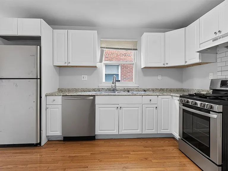 5551 Chillum Pl NE — Photo 2