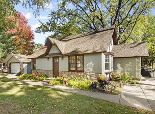 6924 Lakeview Dr, Lino Lakes, MN 55014