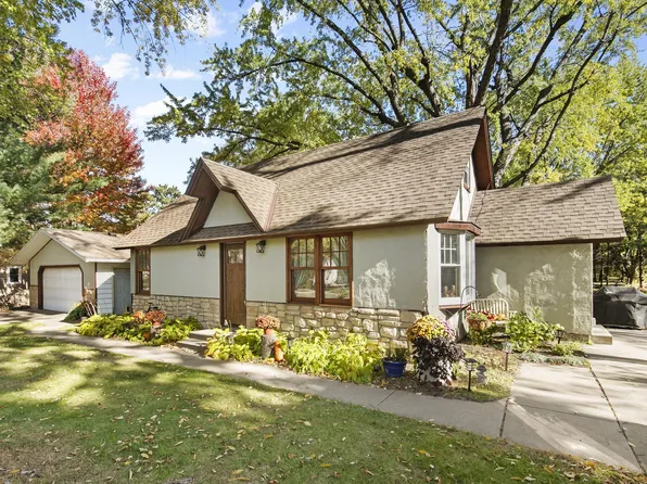 6924 Lakeview Dr, Lino Lakes, MN 55014