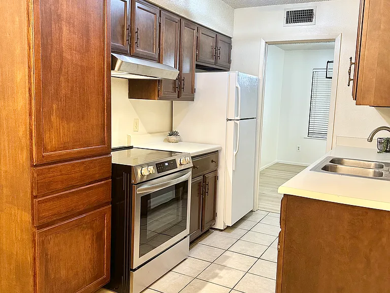 2305 N Grand Ave #B — Photo 3