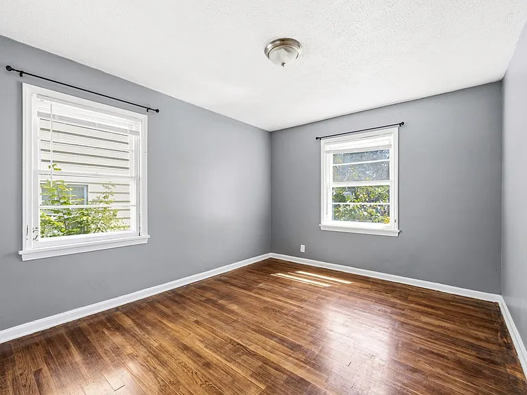 988 Glenside Ave — Photo 10