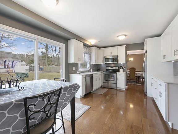 5th image of 543 Hardwood Dr