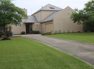 63 Captains Cir, La Porte, TX 77571