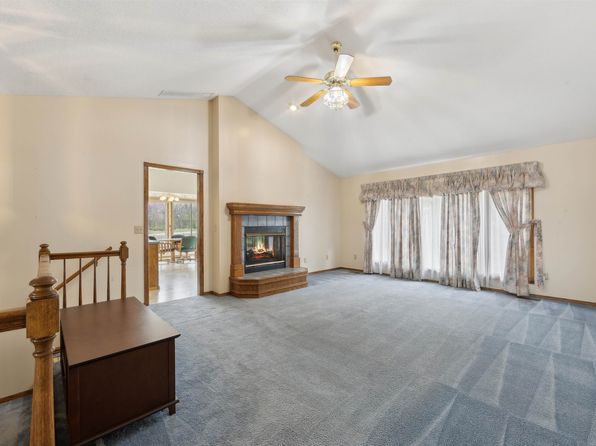 6830 S Huckleberry Dr, Derby, KS 67037