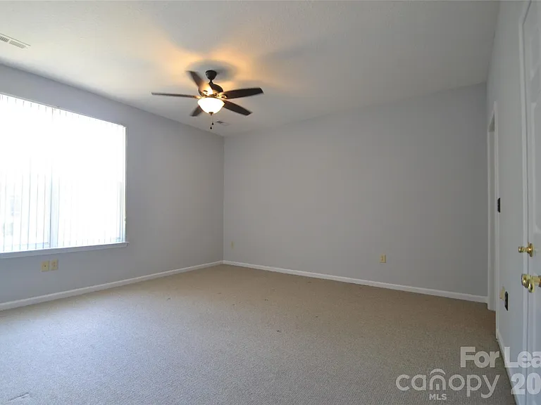 8035 Sultana Cir — Photo 16