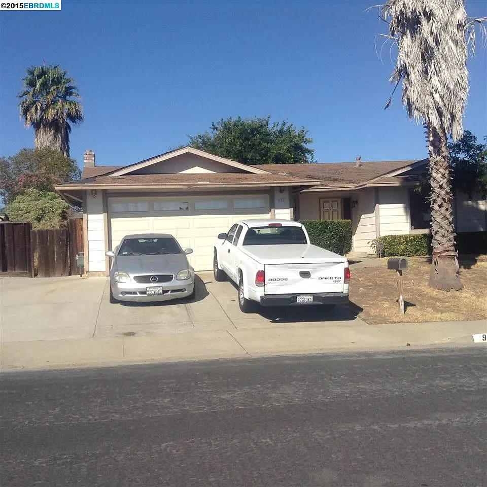 932 Oaktree Ct photo 1