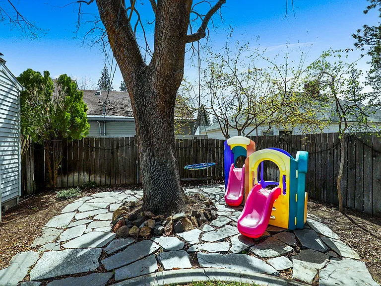 2616 S Madison St — Photo 45
