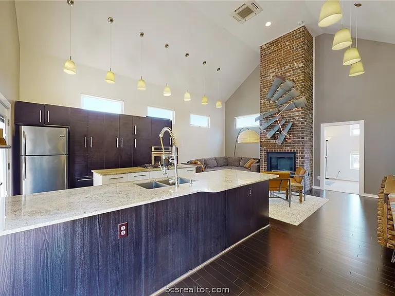 217 N Houston Ave — Photo 19