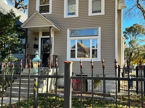 8855 S Wallace St, Chicago, IL 60620