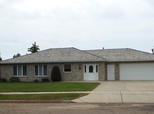 101 Juniper Dr, Bismarck, ND 58503