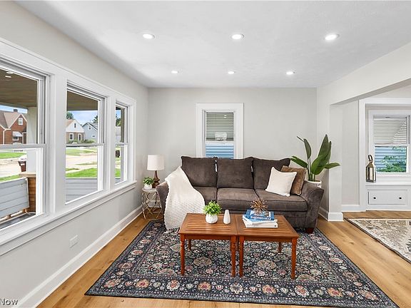 4th image of 5710 Laverne Ave
