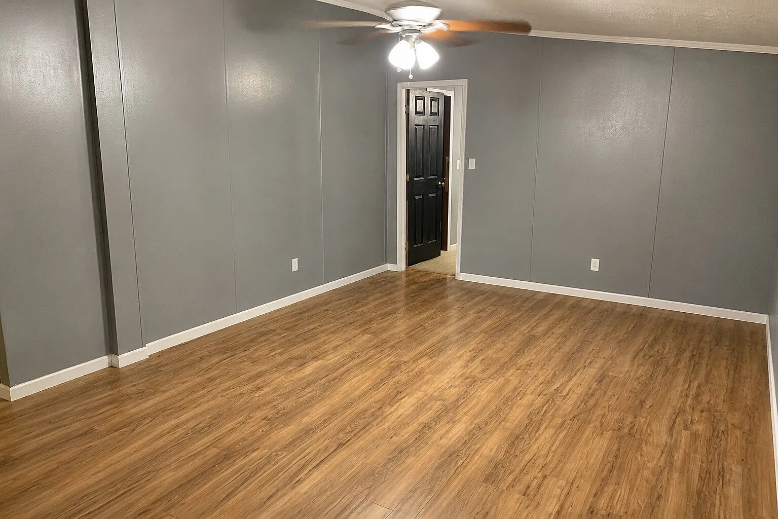 4 bed, 2.0 bath, 1904 sqft, $2,100 — Photo 2