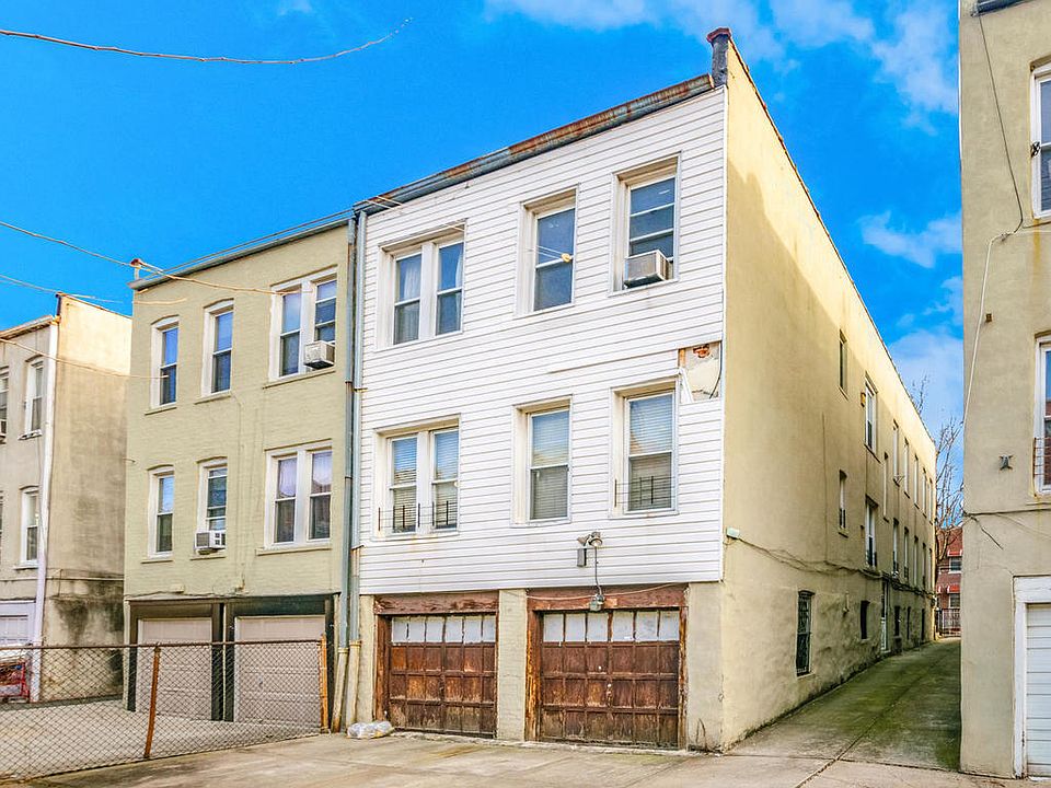 2nd image of 651 Commonwealth Ave