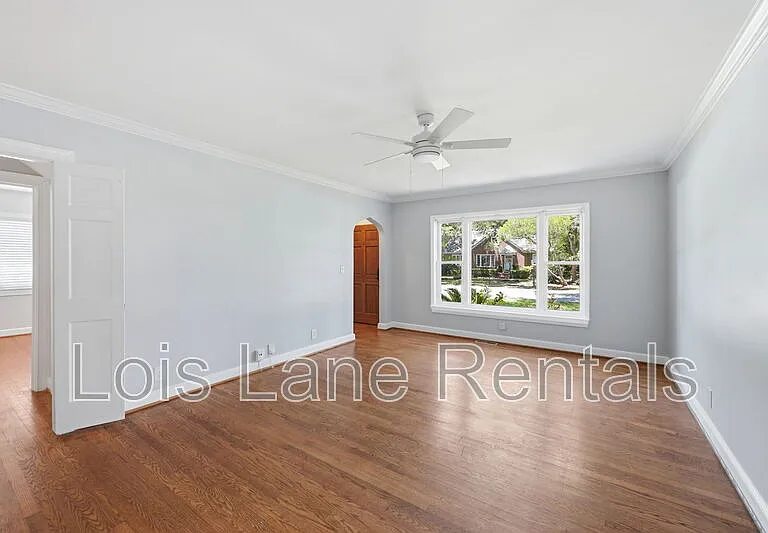 2043 Wappoo Dr — Photo 3