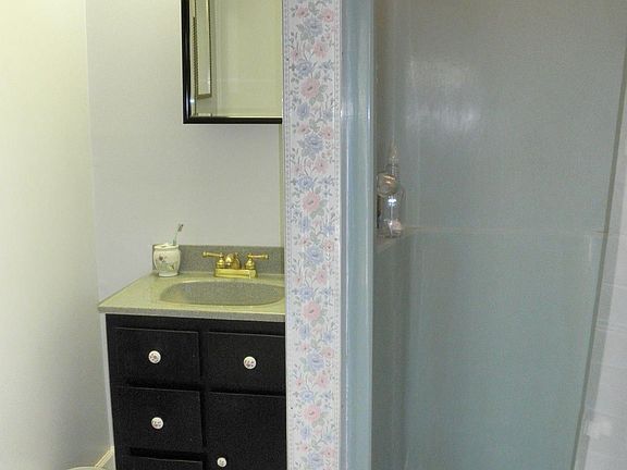 Master Bdr Full Shower Bath