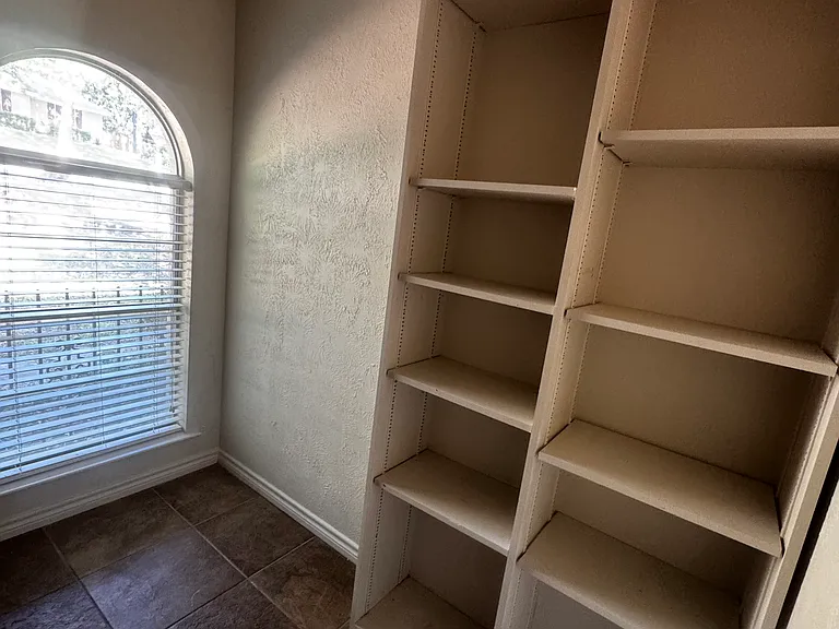 613 Overland Trl — Photo 17
